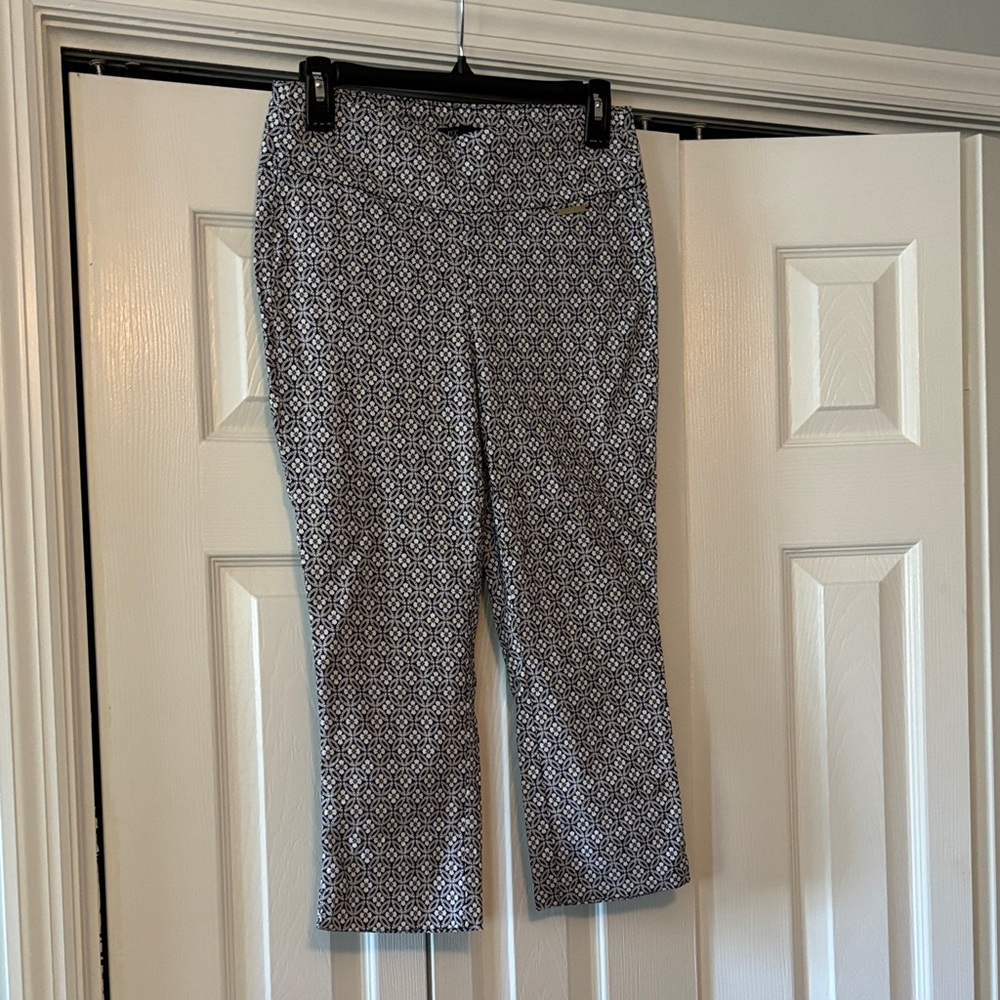 Roz & Ali midnight and White Capris